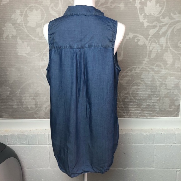 Crown & Ivy sleeveless chambray  top size L - Picture 4 of 6